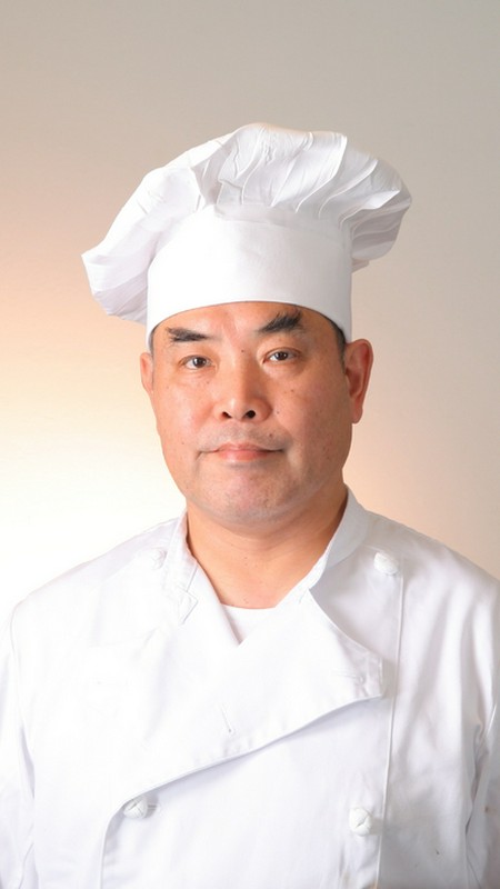 井上　靖久 氏