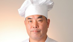 井上　靖久 氏
