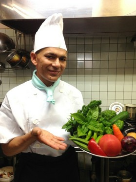 モハン　クマール　タパ 氏