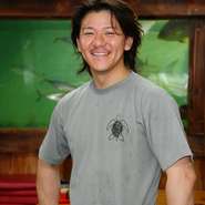 塩沢　研 氏