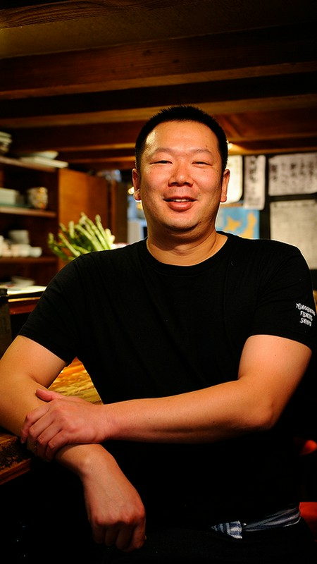 新保　至聴 氏