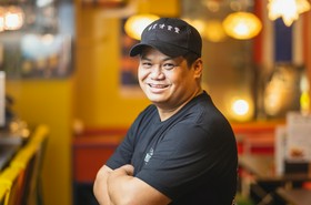 トラビシン・アムノイ 氏