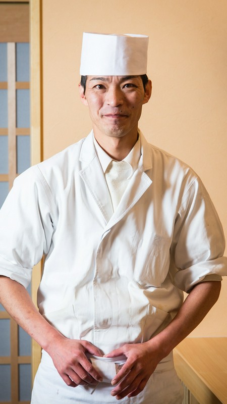 碇　利治 氏