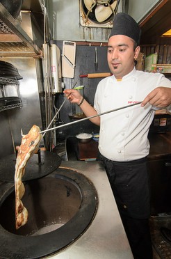カンデル　ダナパティ 氏