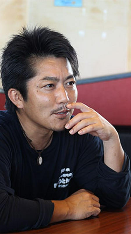 畔津　洋輔 氏