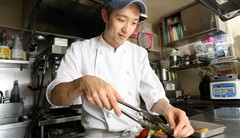 吉田　誠佑 氏