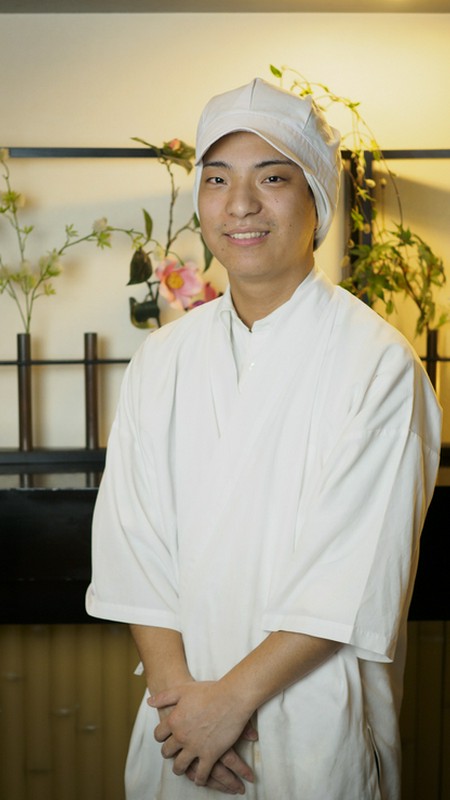 井上　陸 氏