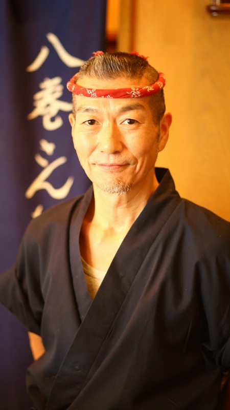 八巻　比呂三 氏