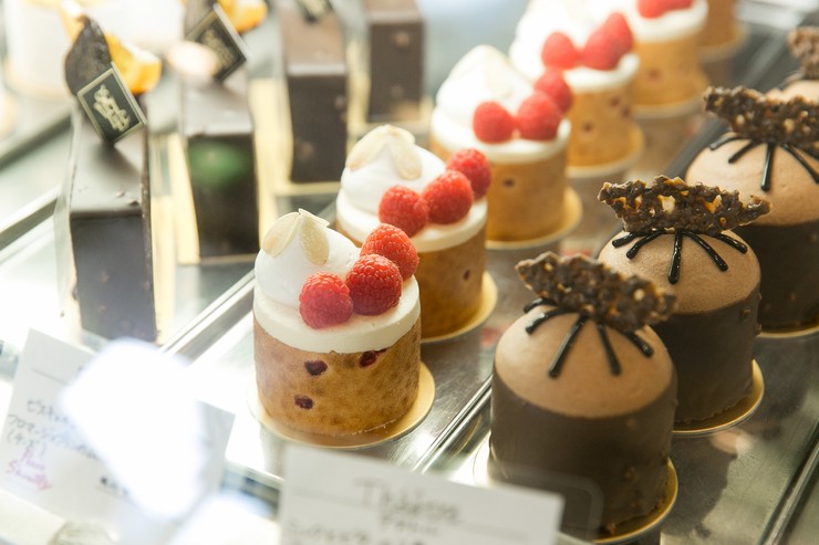 CERISE SUR LE GÂTEAU – VERSATILE PARIS
