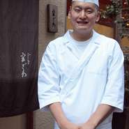 泉　貴友 氏