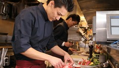 中野 衛 氏