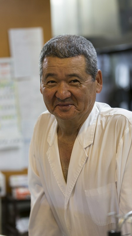 玉代勢　謙一 氏