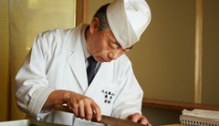 栗栖　基 氏