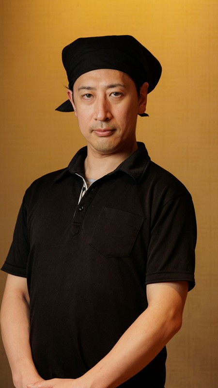 金城　忠範 氏