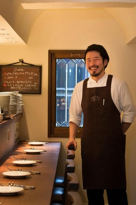 礒貝　勝成 氏