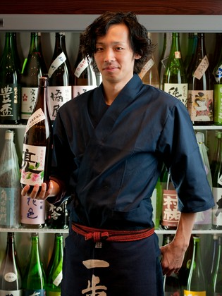日本酒専門店 萬亮 浜松町 大門 和食 の料理人 稲村 亮太 氏 ヒトサラ 日本酒専門店 萬亮 浜松町 大門 和食 の料理人 稲村 亮太 氏 ヒトサラ