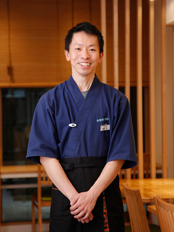 間下　崇由 氏