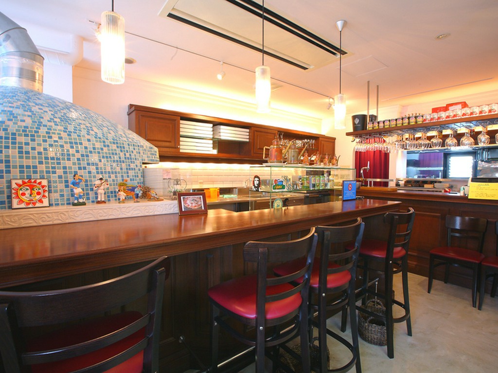 トラットリア　エ　ピッツェリア　ナプル