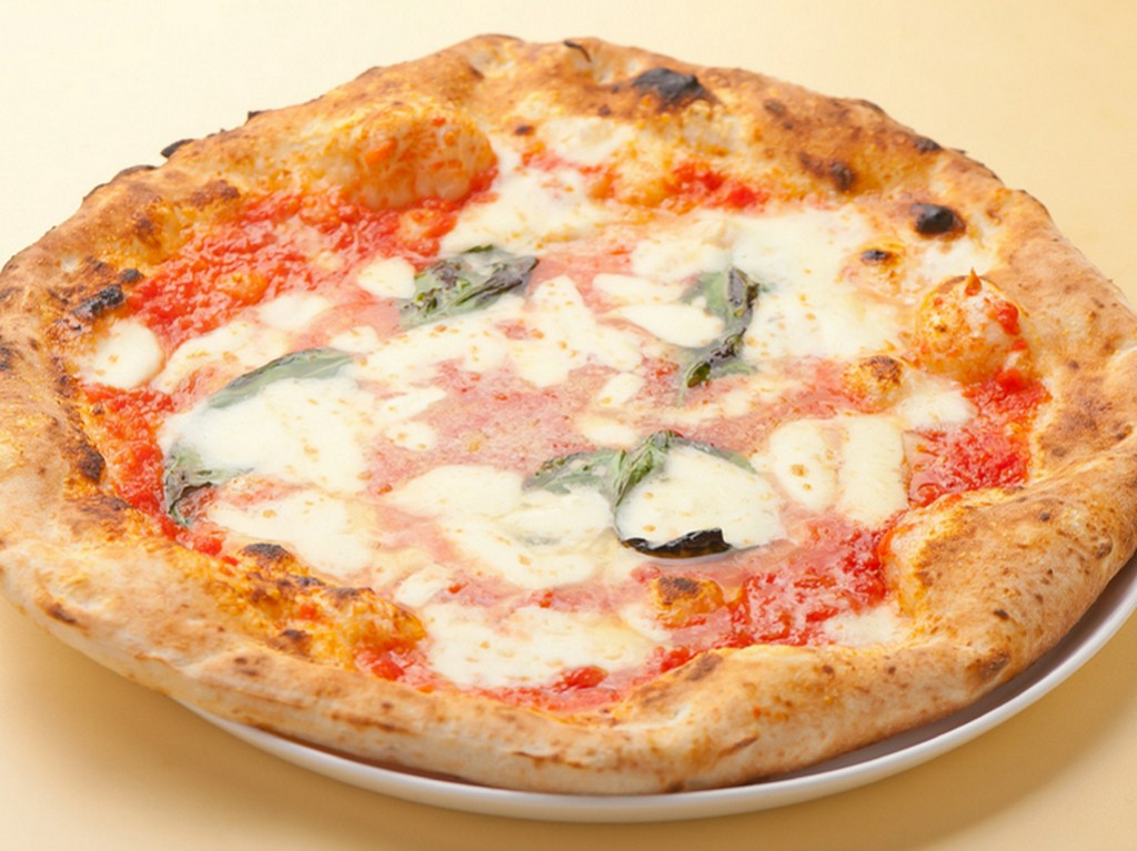 トラットリア　エ　ピッツェリア　ナプル