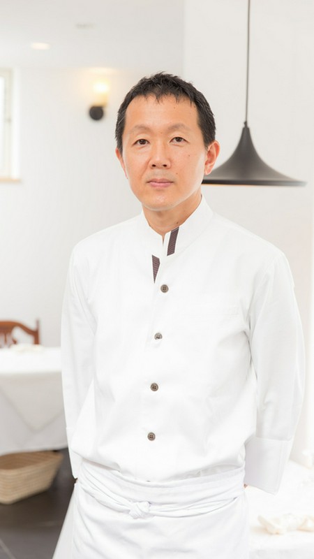 新山　貴志 氏