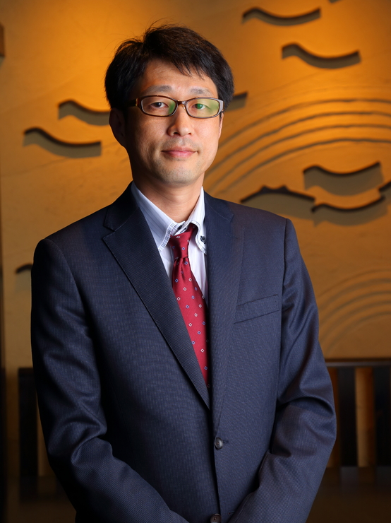 中西　康範 氏