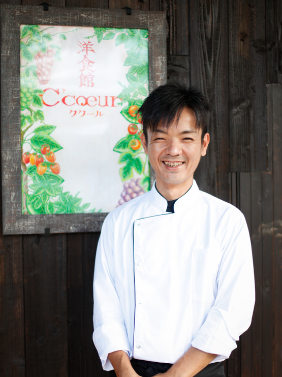 新里　順 氏