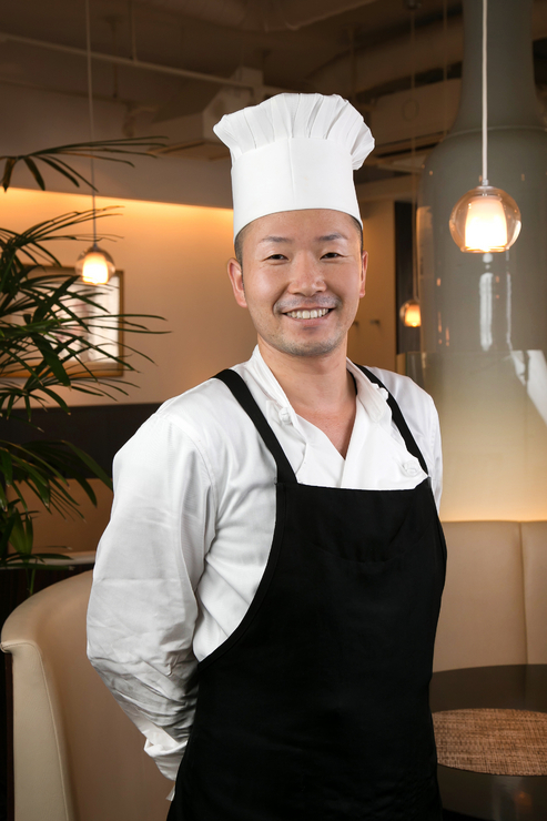 中洞　新司 氏