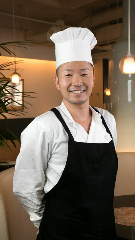 中洞　新司 氏