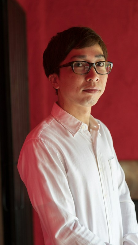 甲斐　恵 氏