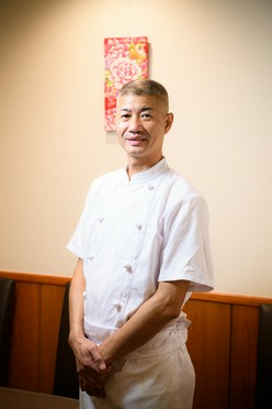 張　玉輝 氏