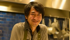 口出　和幸 氏