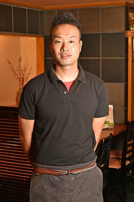 中野　桂與 氏