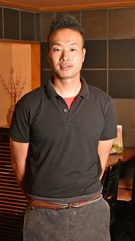 中野　桂與 氏