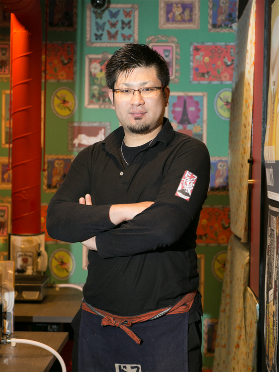 新名　祐憲 氏