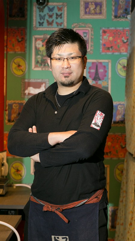 新名　祐憲 氏
