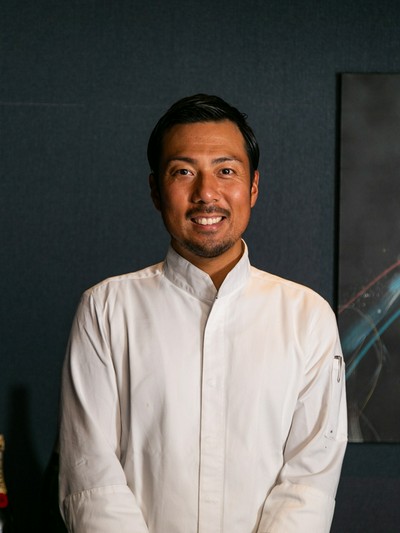 TEPPAN KAWASAKI 三宮/鉄板焼き 料理人 川﨑 雄太 氏 | ヒトサラ