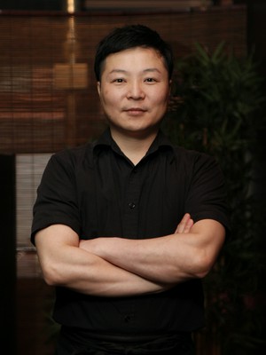成島　弘哲 氏