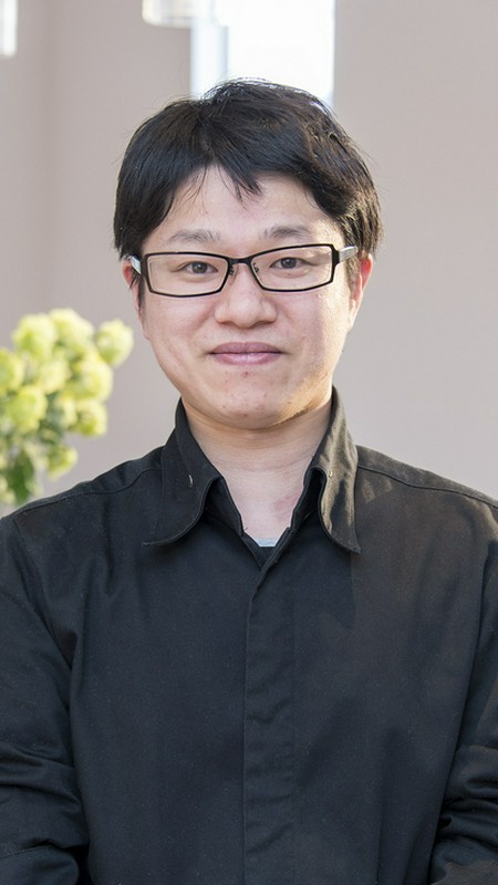 出口　寛貴 氏