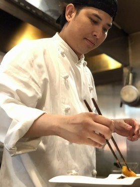 カウンテゾウ 氏