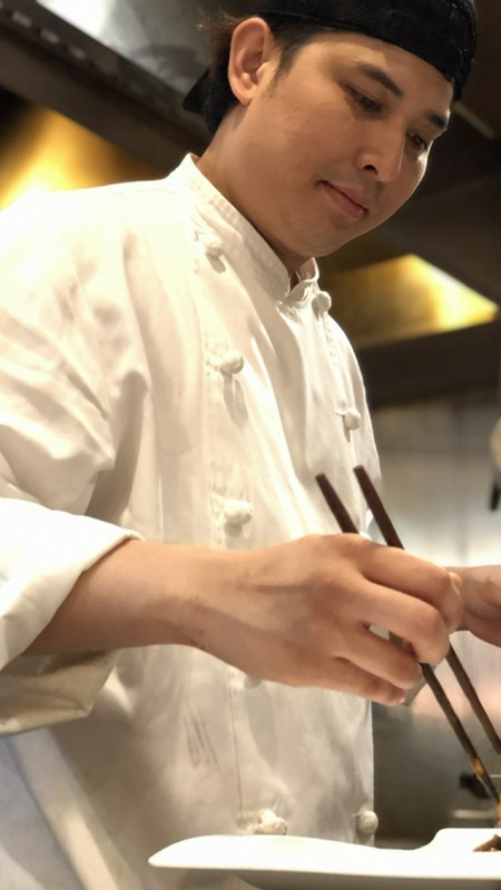 カウンテゾウ 氏