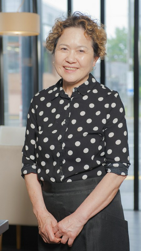 朴　静江 氏