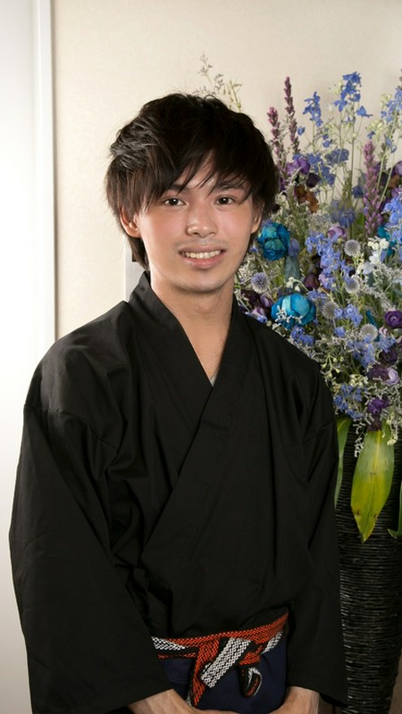 草野　朋秋 氏