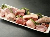 ワインと炭火焼き　隠家