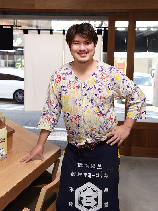 越智　章伍 氏