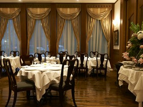 フランス料理店　シェ・イノ