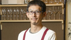 五戸　良寿 氏