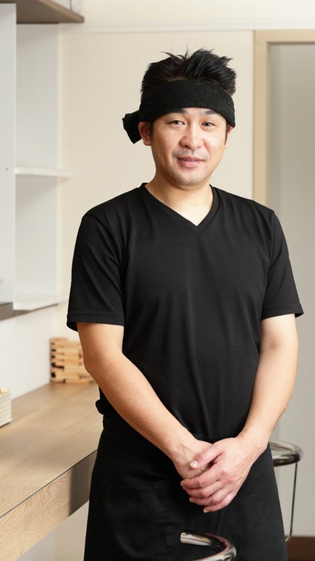 真柄　剛 氏