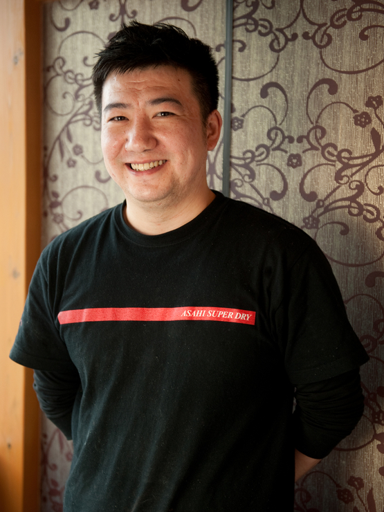 王　建民 氏