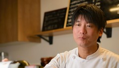 上井　康範 氏
