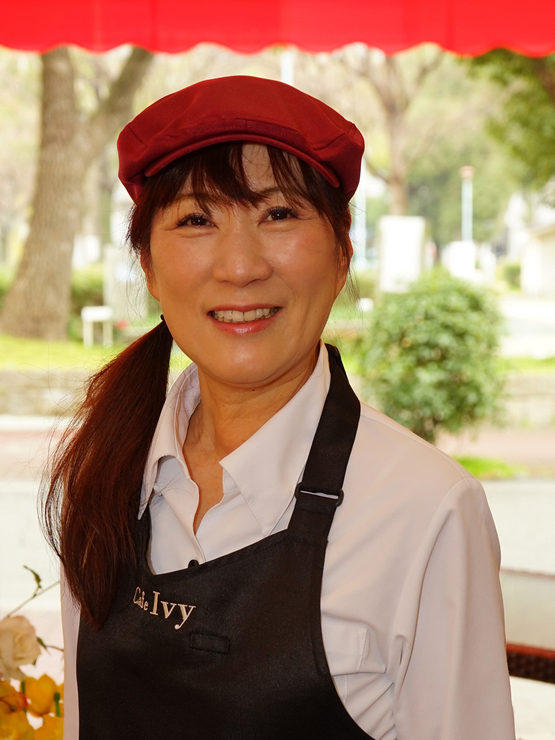 西　真佑実 氏